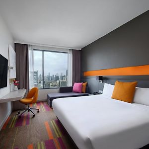 Habitación Deluxe con Cama Queen en Pisos Superiores
